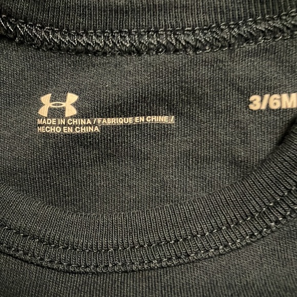 Under armour onesie size 3/6M - Picture 3 of 4